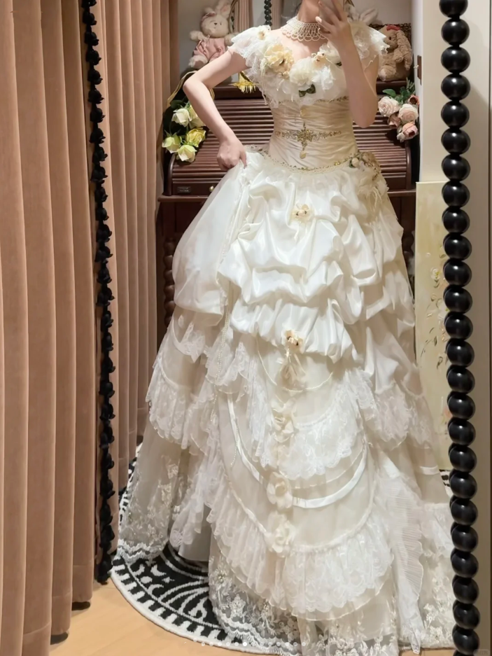 Retro White Satin Lace Layered Long Wedding Dress Formal Bridal Gowns With Flowers D2038