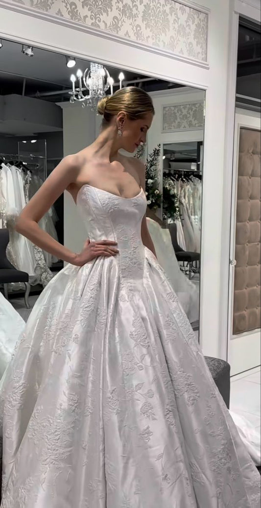 Pretty Wedding Dress Ball Gown Strapless Satin Floral White Wedding Dresses Bridal Gowns W0147