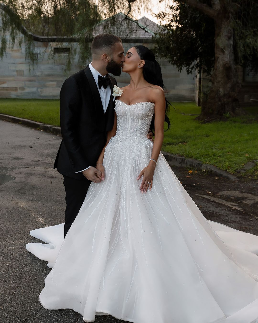 Pretty Wedding Dress Ball Gown Sweetheart White Sequin Long Wedding Dresses Bridal Gowns WD045