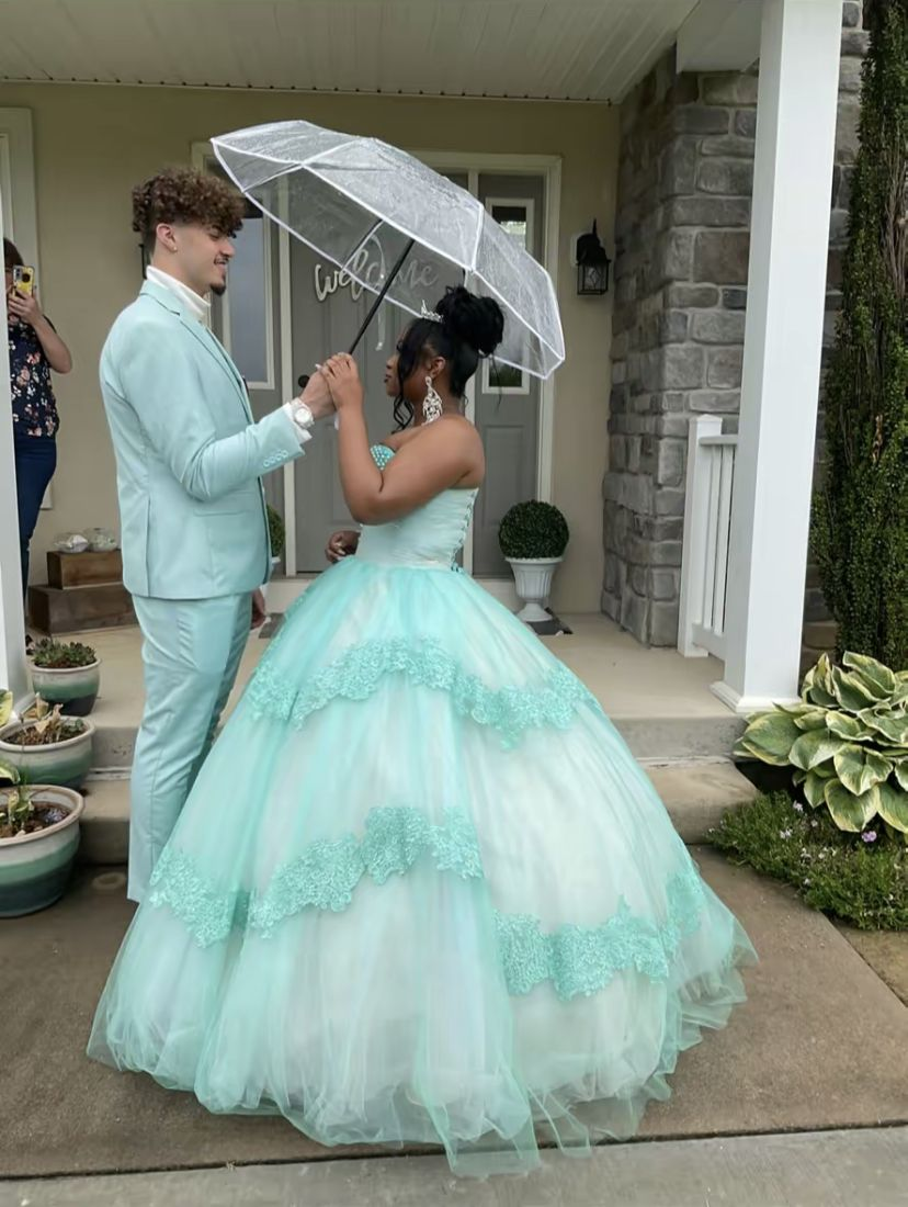 Chic Green Strapless Tulle Appliques Layered Ball Gown Sweet Quinceanera Dress D1768