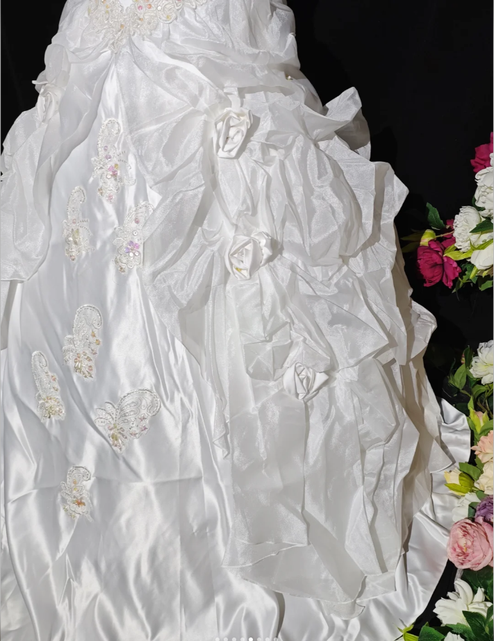 Vintage White Ball Gown Off The Shoulder Satin Pleated Appliques Beaded Birthday Quinceanera Dress D2356