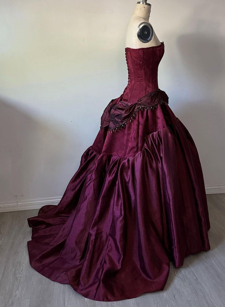 Gorgeous Strapless Ball Gown Burgundy Satin Beaded Long Evening Dress Party Gown D1900