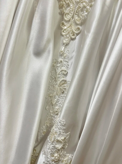 Gorgeous V Neck Satin Lace Appliques Beaded  White Formal Ball Gown Long Wedding Dress Bridal Gowns D2044