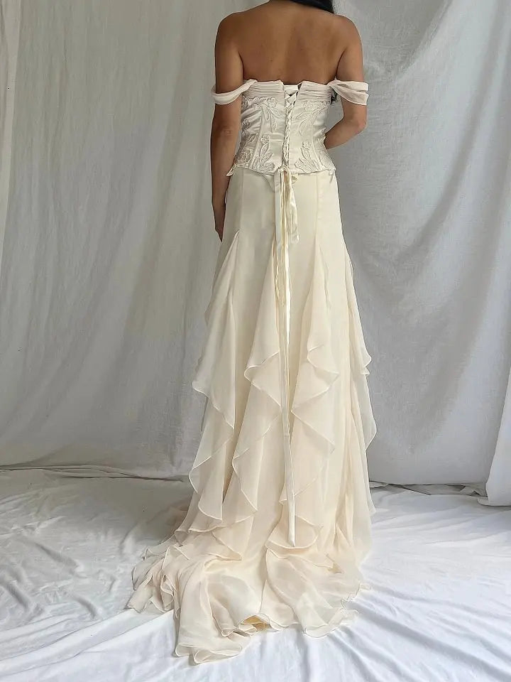Elegant Ivory Off-Shoulders Evening Dress Sleeveless Ruffles with Applique