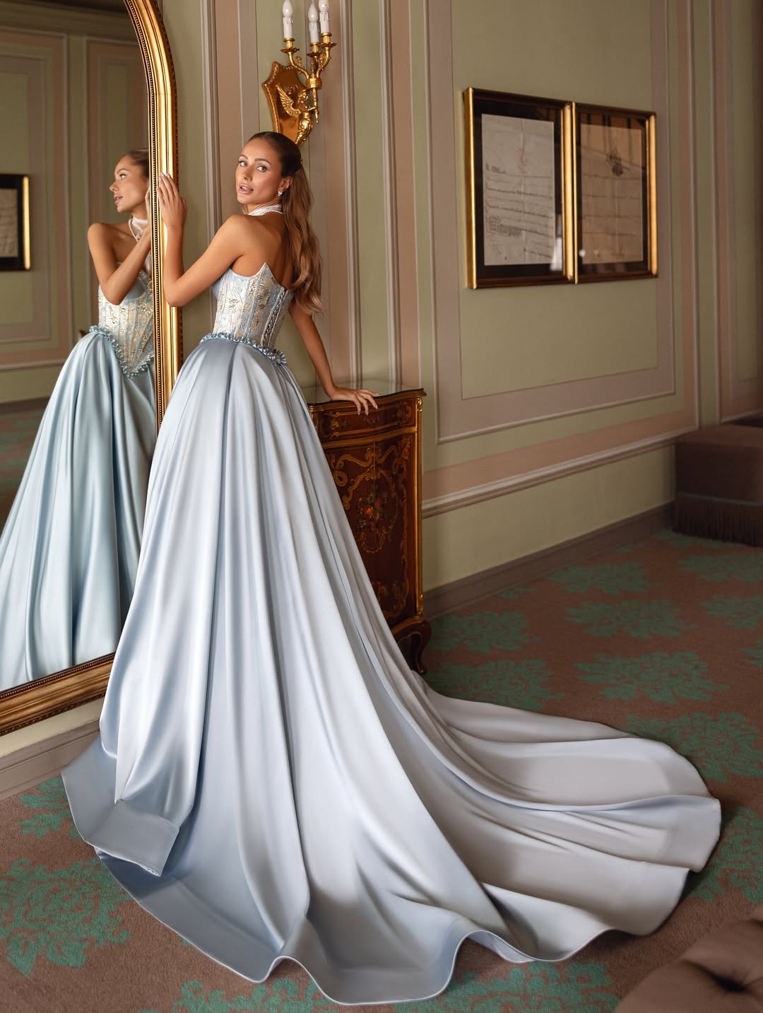 Patrician Sweetheart A-Line Slit Prom Dress With Gloves