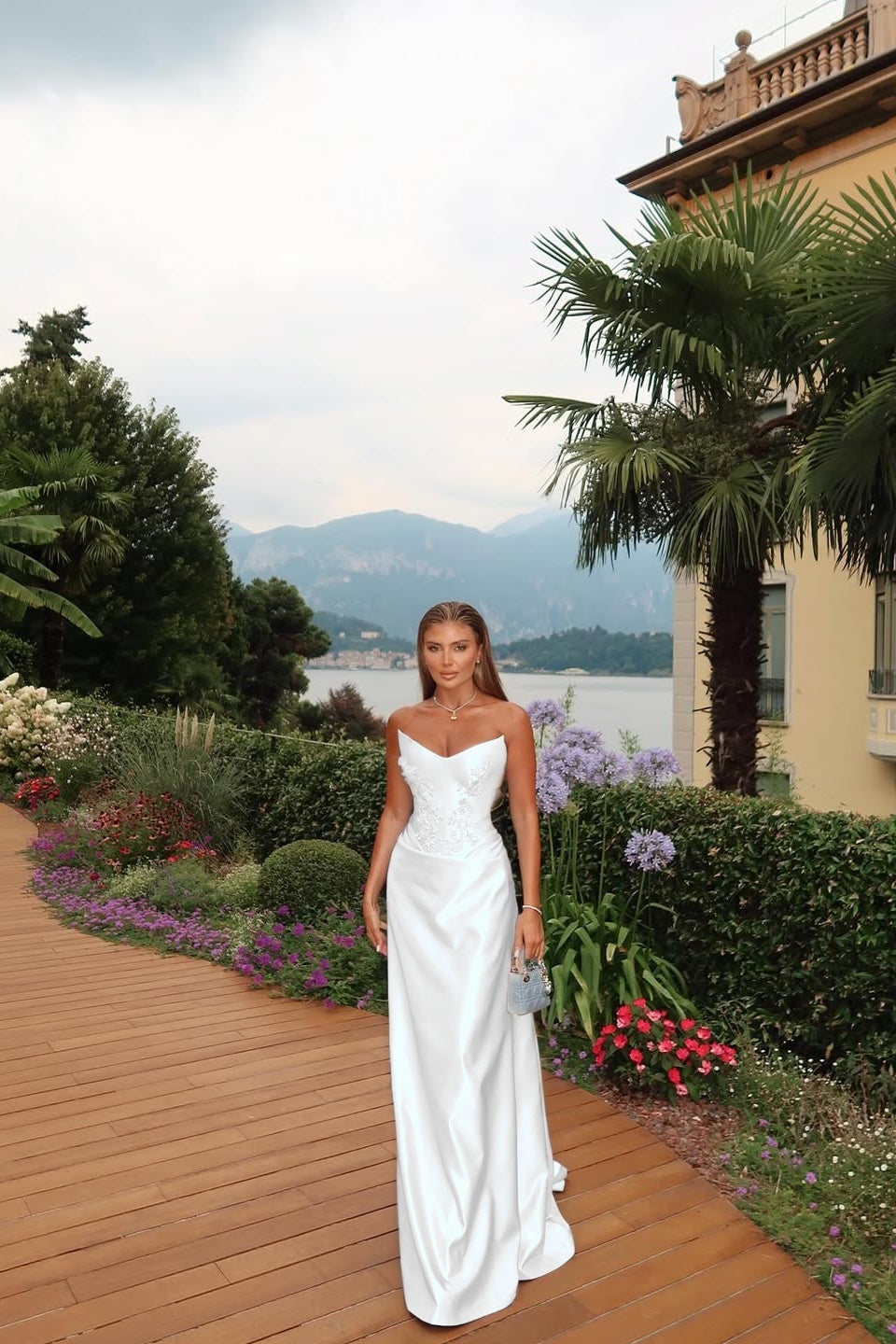 Sleeveless V-Neck Strapless Prom Dress With Appliques