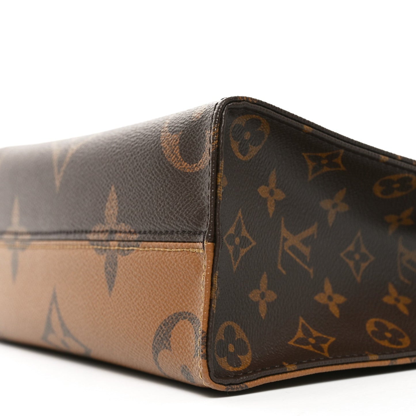 Reverse Monogram Giant Onthego  PM