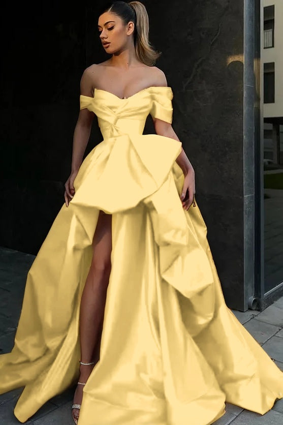 Red Sleeveless Strapless Off-Shoulders V-Neck A-Line Prom Dress With Pleated