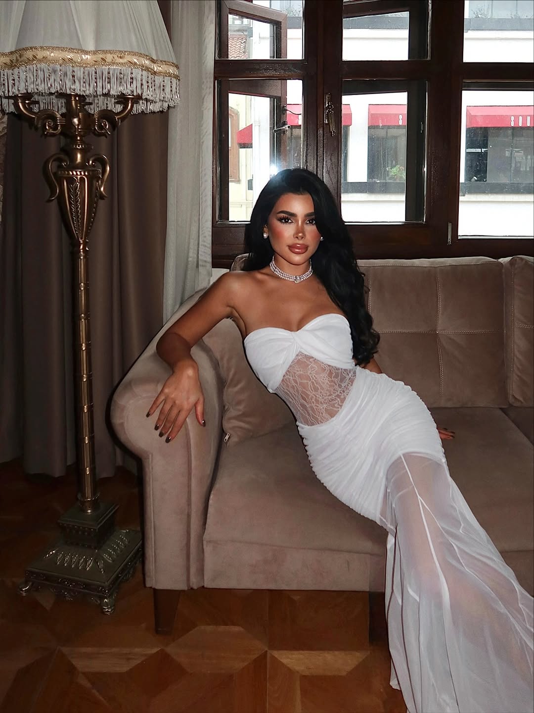 White Sleeveless Strapless V Neck Mermaid Long Prom Dress