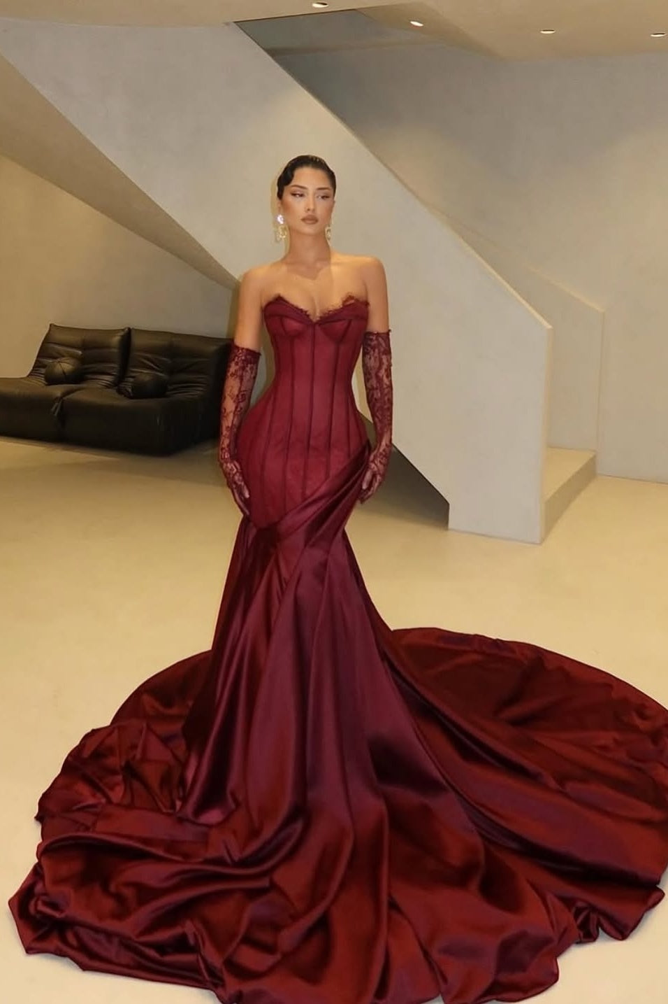 Elegant Sleeveless V-Neck Strapless Lace Mermaid Prom Dress With Gloves