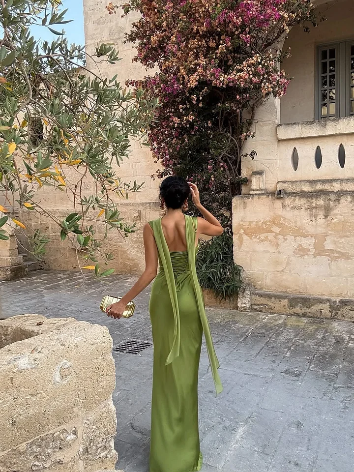Elegant Green Square Pleated Sleeveless Evening Dress With Scarf