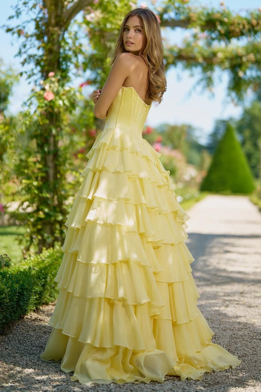 Elegant Daffodil Chiffon Strapless Sleeveless Applique Prom Dress with Ruffles