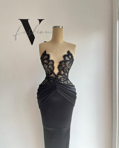 Black Sleeveless Strapsless Deep V-Neck Mermaid Beads Prom Dress