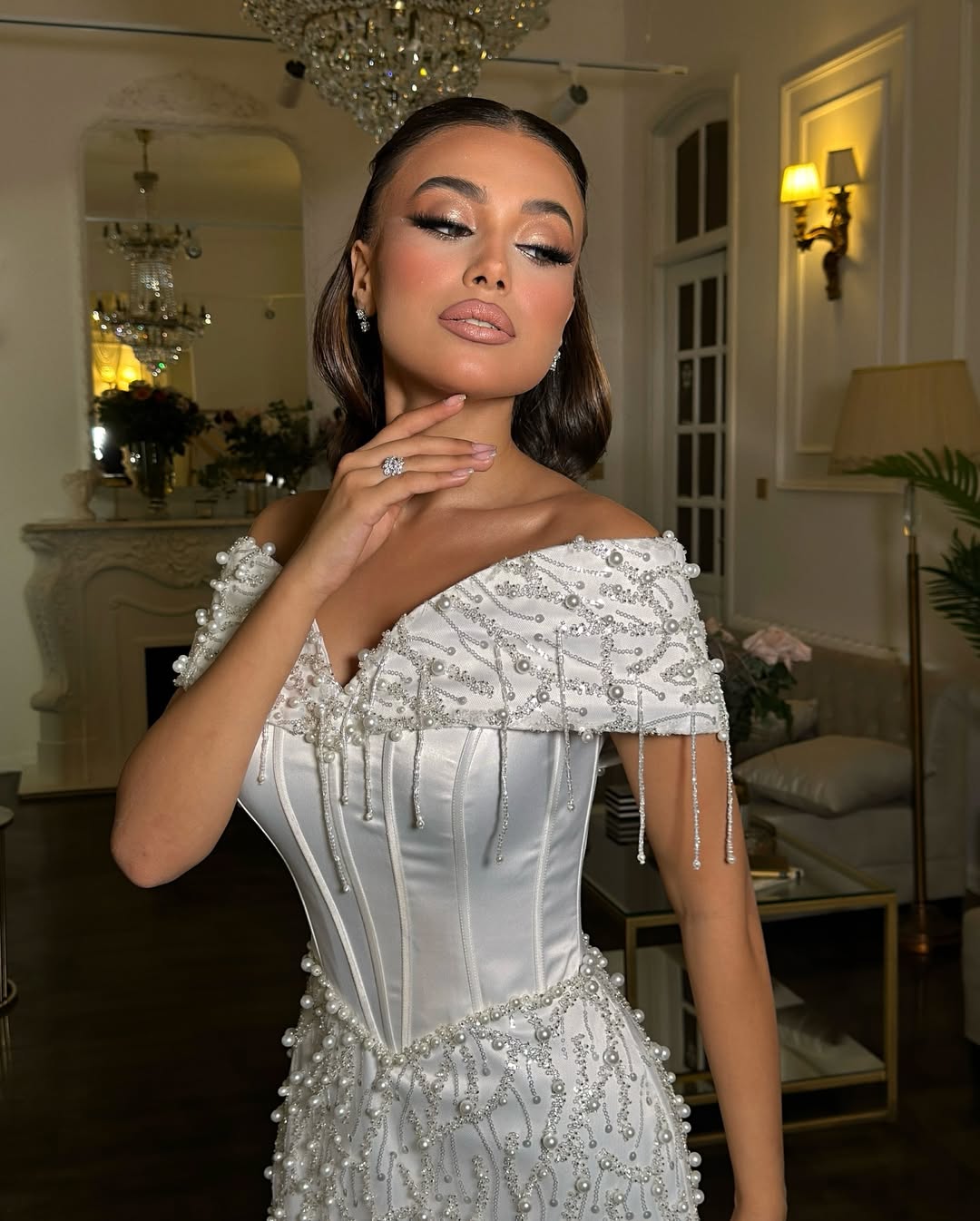 White Sleeveless Off-Shoulders Sweetheart Beads Prom Dress