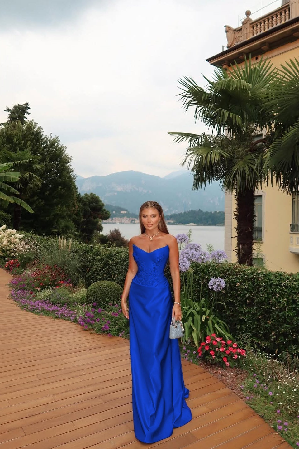 Sleeveless V-Neck Strapless Prom Dress With Appliques