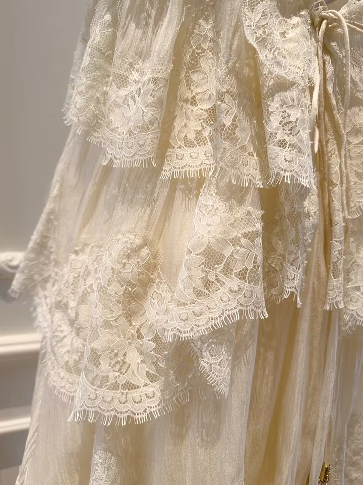 Elegant Cream Spaghetti-Straps Sleeveless Lace Pleated Evening Dress