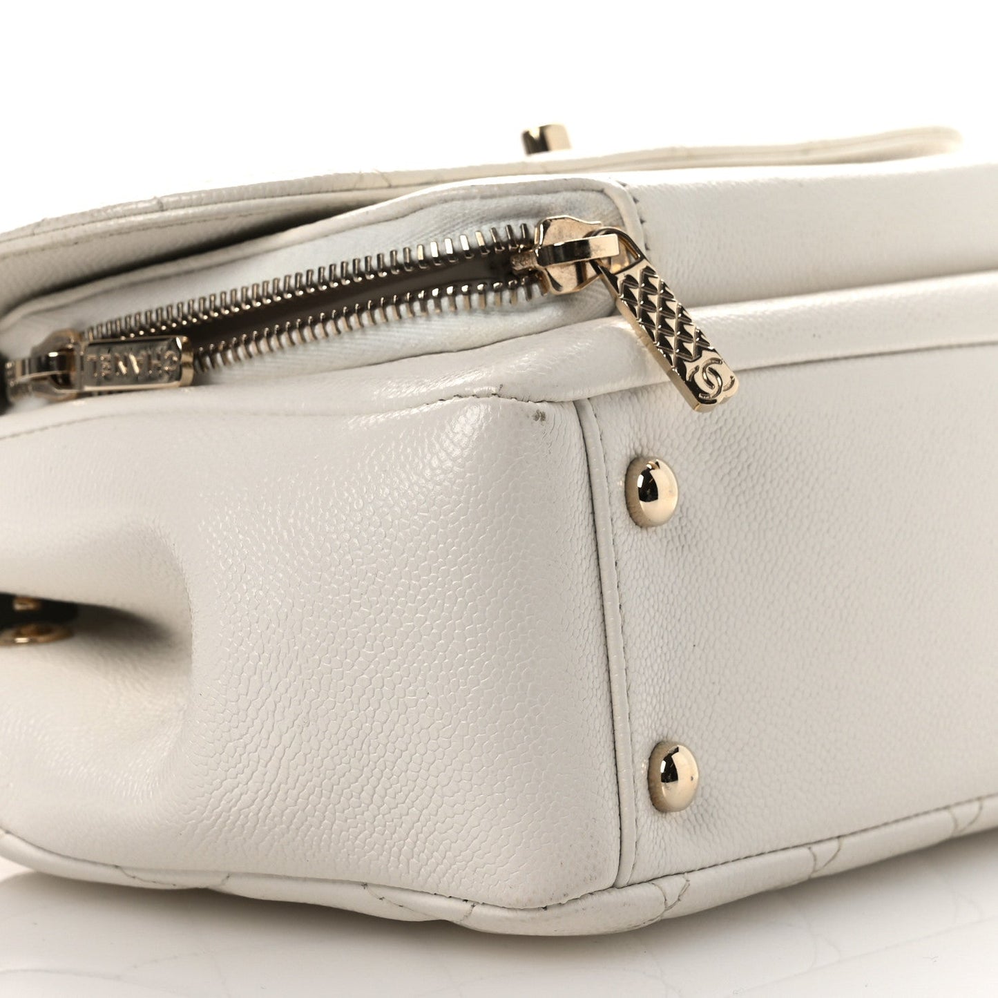 Caviar Quilted Medium Business Affinity Flap White