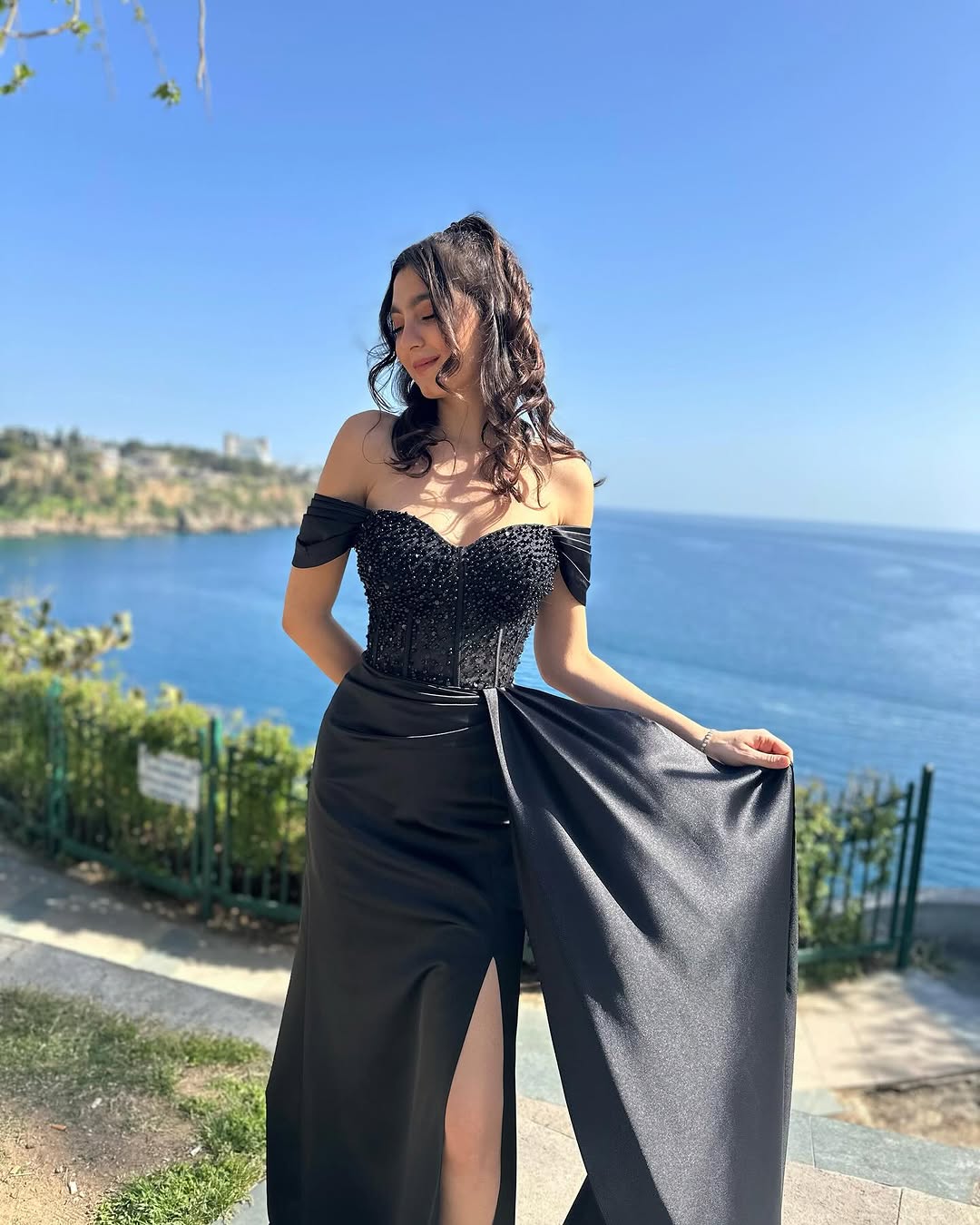 Black Sleeveless Beads Off-Shoulders Sweetheart Mermaid Prom Dress