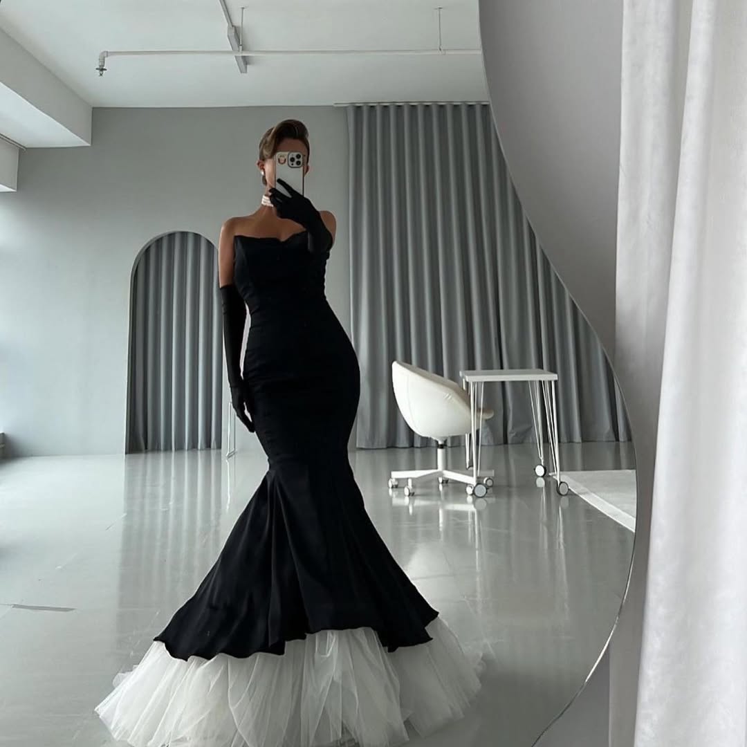 Luxurious Black Satin Sleeveless Strapless Mermaid Prom Dress with Gloves