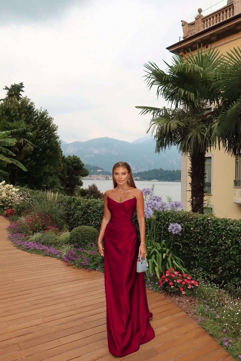 Sleeveless V-Neck Strapless Prom Dress With Appliques