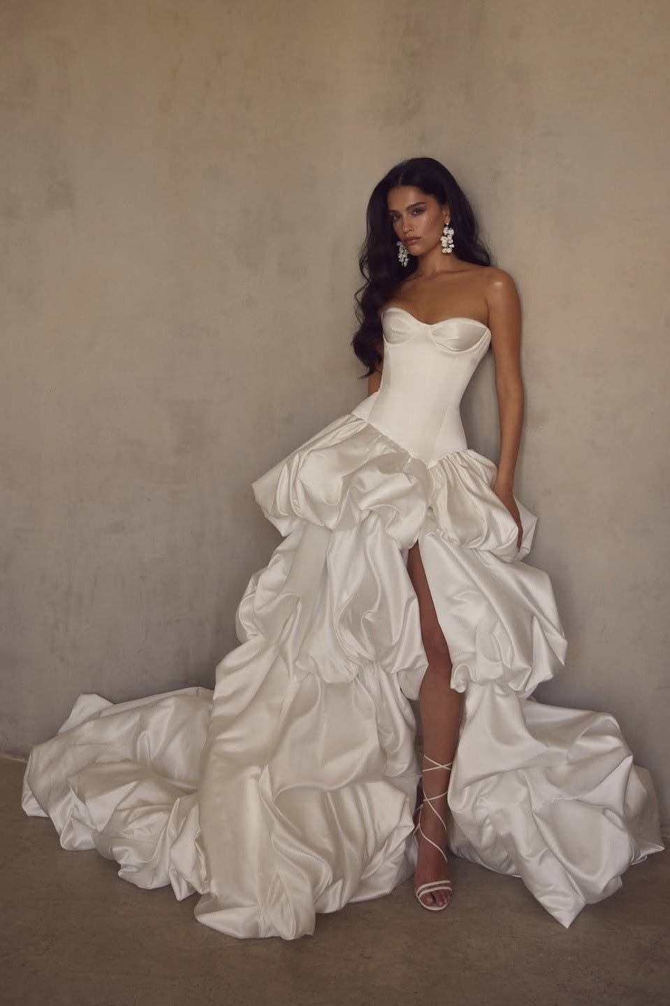 Stunning White Sleeveless SWeetheart Ruffles Evening Dress