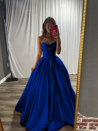 Elegant Sleeveless Strapless A Line Prom Dress With Pleated