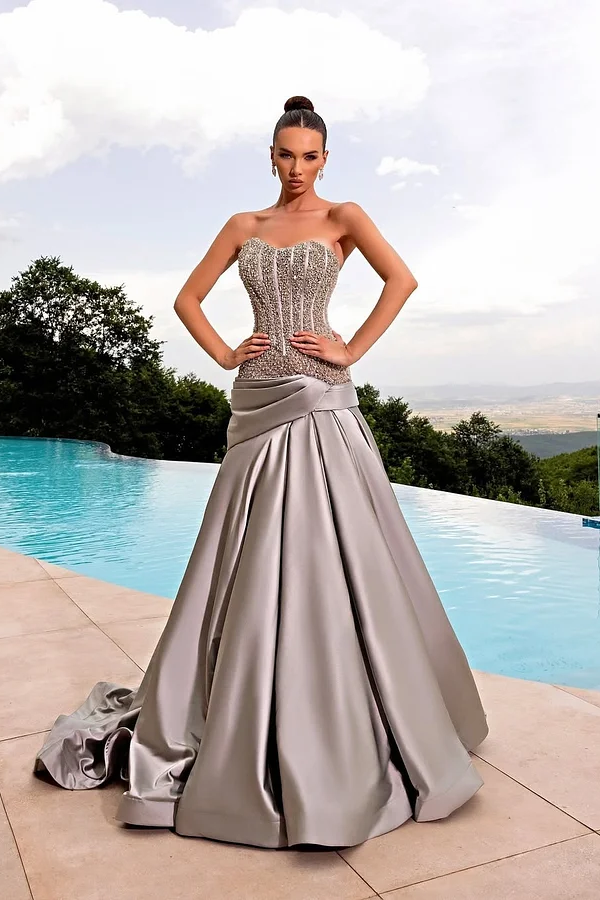 Silvery Sleeveless Strapless V-Neck Beads A-Line Prom Dress