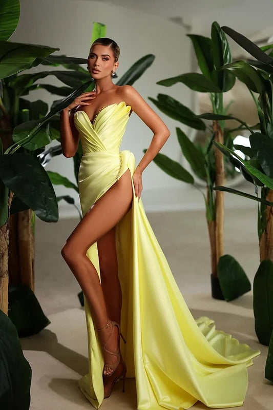Yellow Sleeveless Strapless Deep V-Neck Beadeds Prom Dress