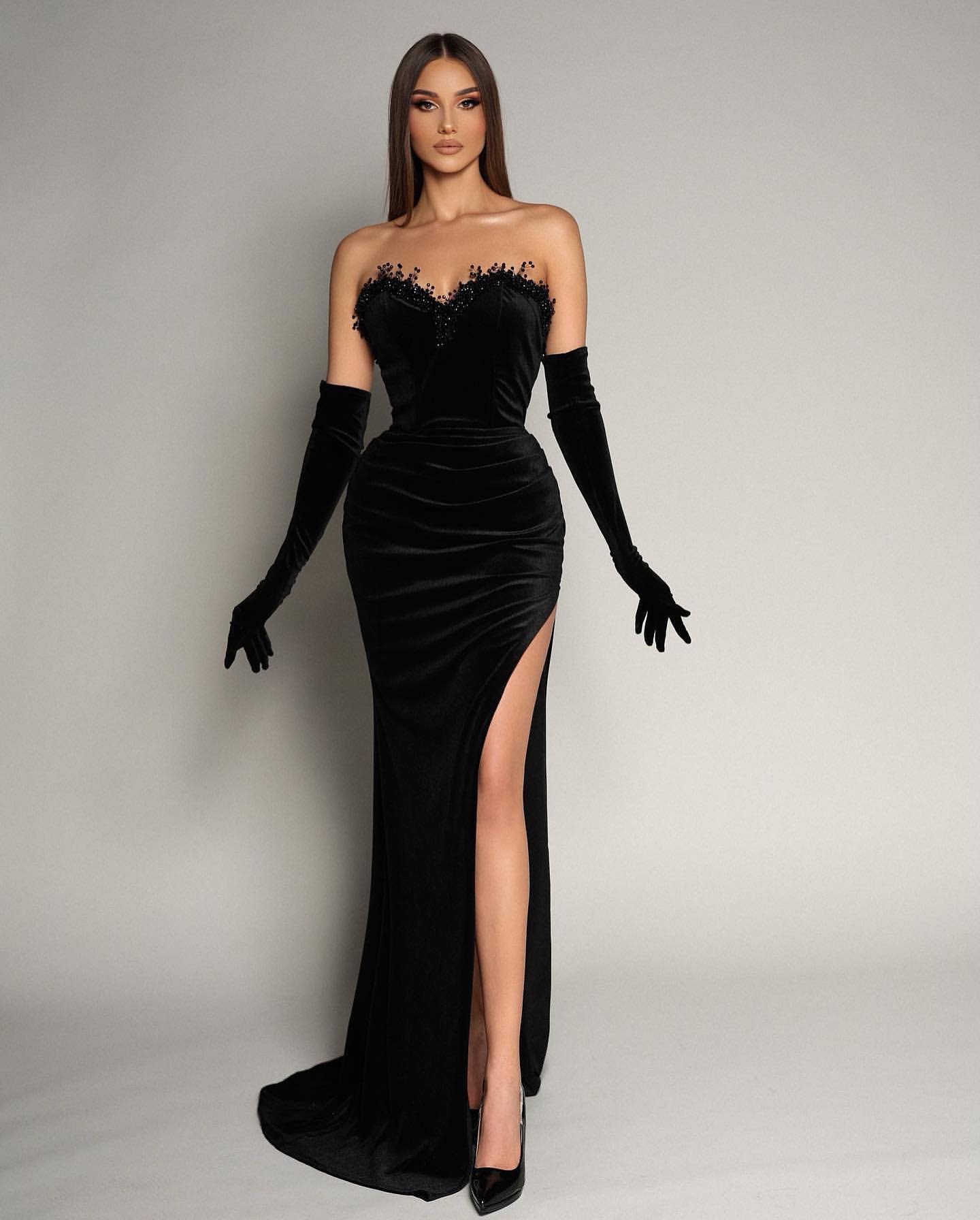Mermaid Slit Sweetheart Black Beaded Evening Dress With Gloves