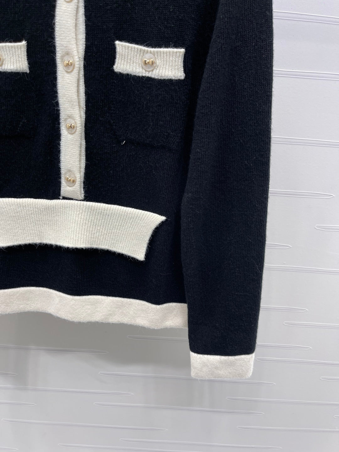 CC 25F Round-Neck Knitted Long-Sleeved Cardigan Black Wool