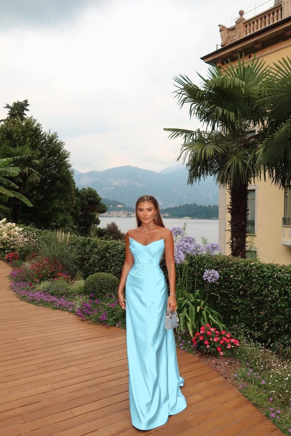 Sleeveless V-Neck Strapless Prom Dress With Appliques