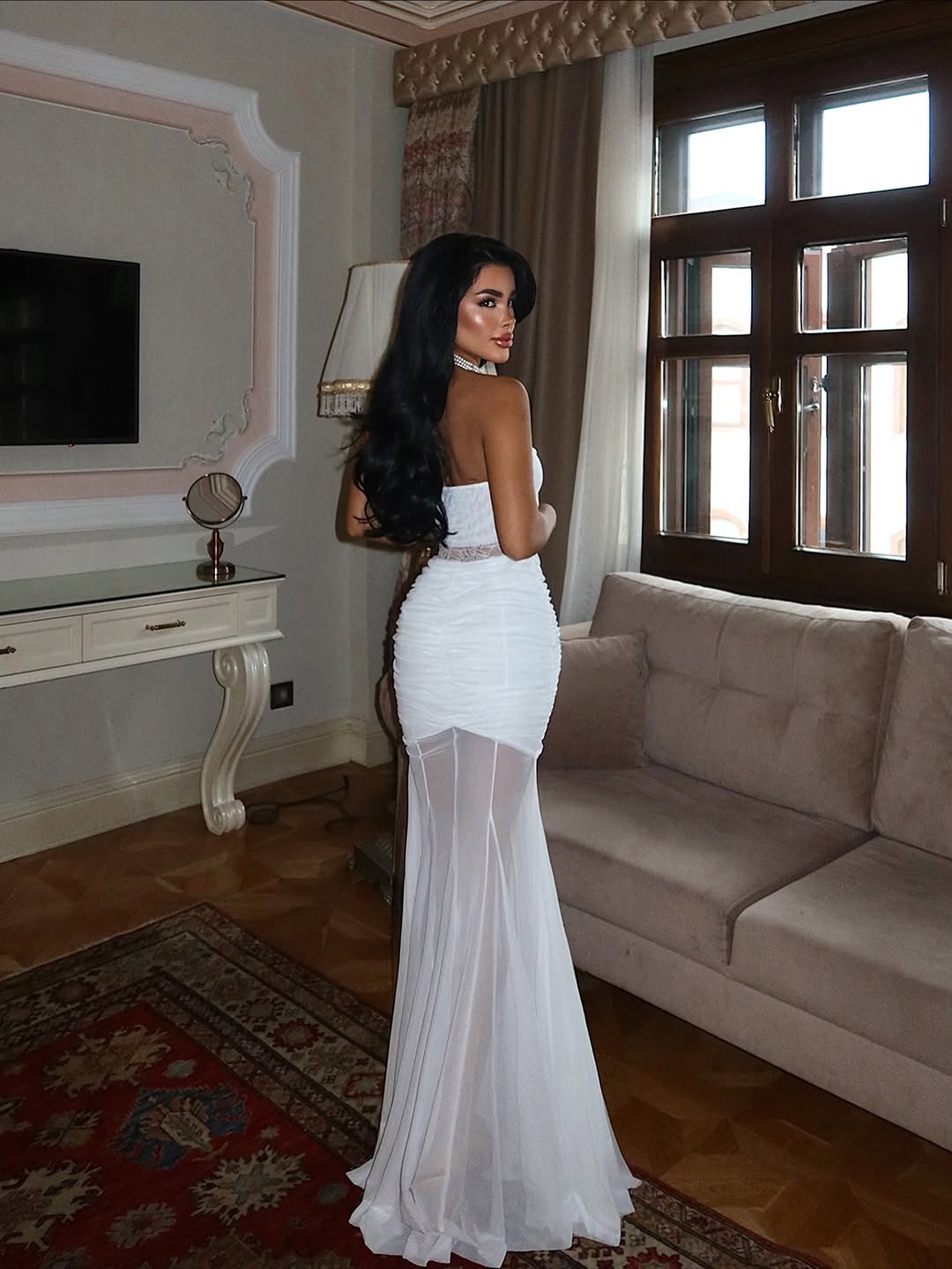 White Sleeveless Strapless V Neck Mermaid Long Prom Dress