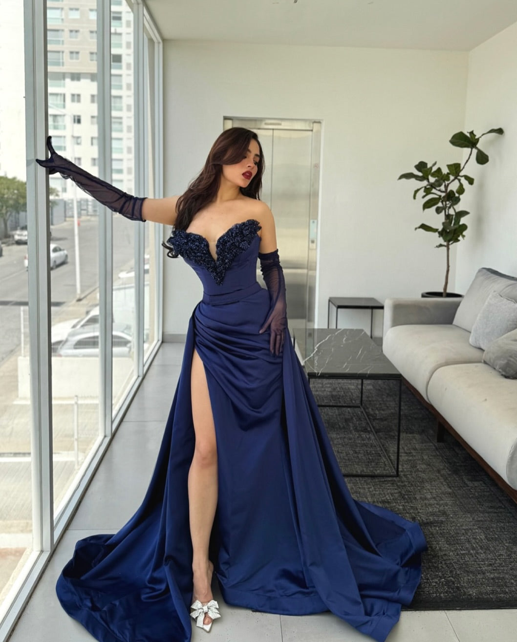 Sleeveless Strapless Deep V-Neck Beads Prom Dress With Gloves