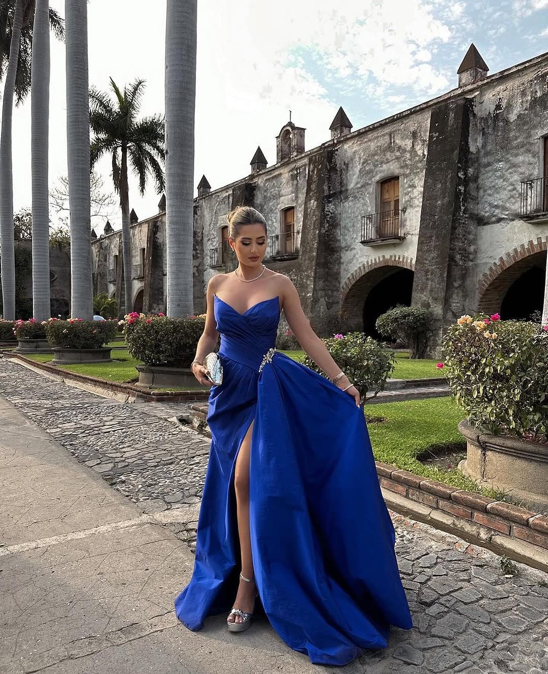 Royal Blue Sleeveless Strapless Mermaid Beads Prom Dress
