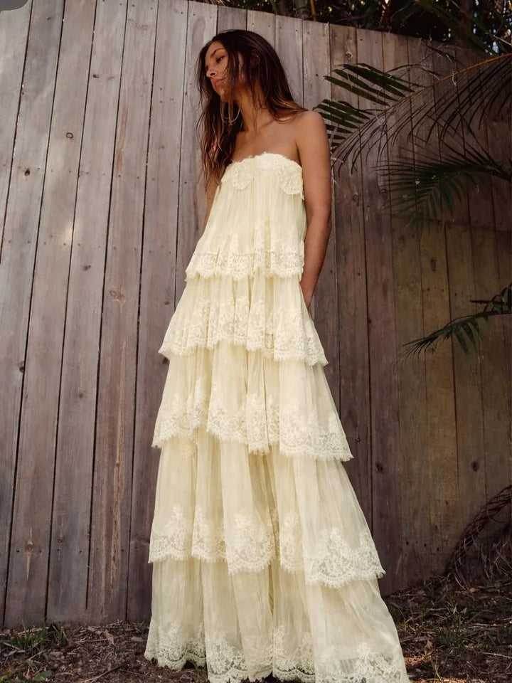 Elegant Cream Spaghetti-Straps Sleeveless Lace Pleated Evening Dress