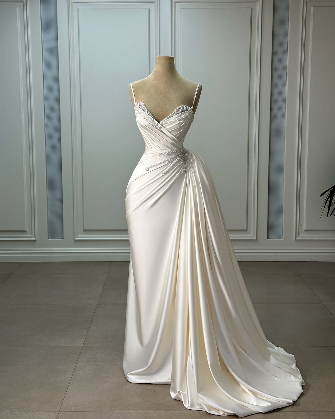 Sleeveless Spaghetti Straps V-Neck Pleated Prom Dress With Pearls
