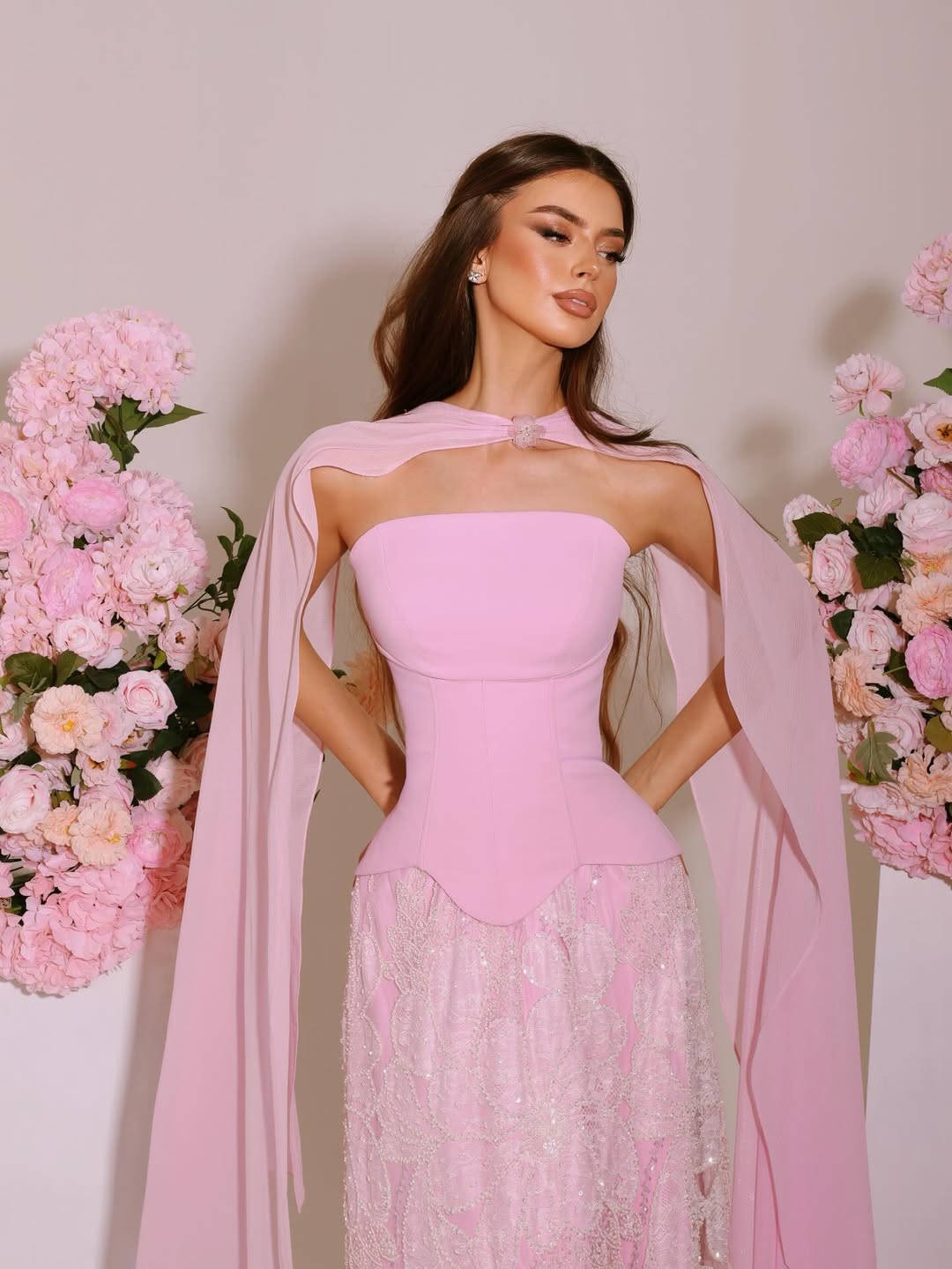 Charming Sleeveless Satin Square Appliques Evening Dress With Shawl