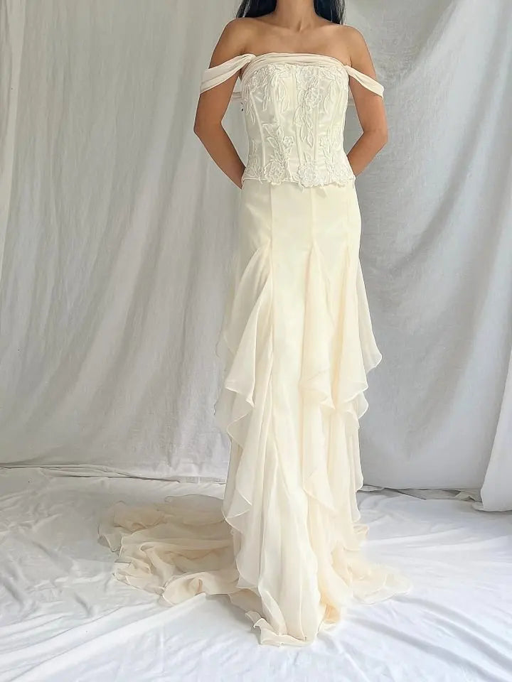 Elegant Ivory Off-Shoulders Evening Dress Sleeveless Ruffles with Applique