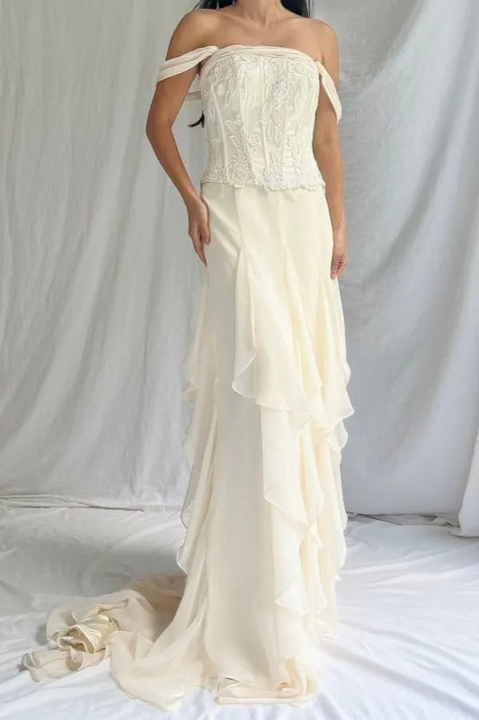 Elegant Ivory Off-Shoulders Evening Dress Sleeveless Ruffles with Applique
