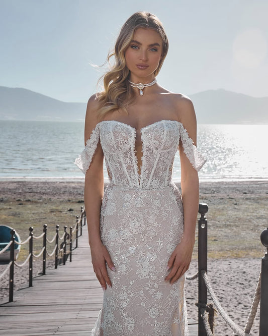 White Sleeveless Off-Shoulders Strapless V-Neck Lace Prom Dress