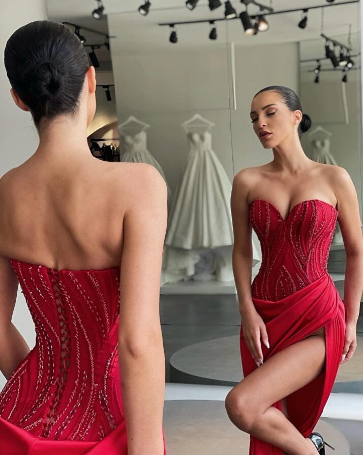 Red Sweetheart Sleeveless Prom Dress Mermaid Beadings With Slit