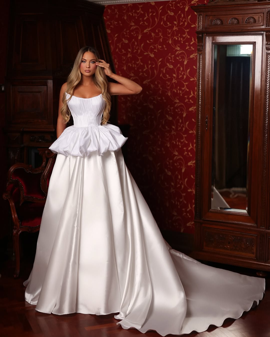 White Sleeveless A-Line Strapless Prom Dress With Satin