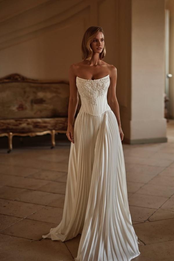 Exquisite White Satin Strapless Sleeveless Long Pleated Prom Dress with Applique
