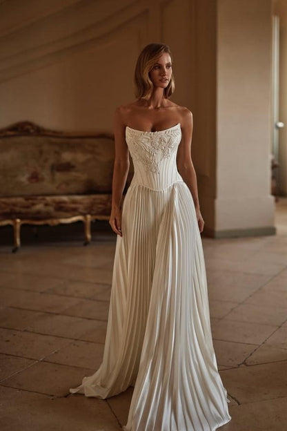 Exquisite White Satin Strapless Sleeveless Long Pleated Prom Dress with Applique