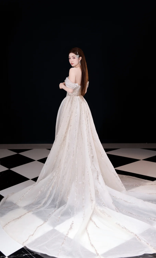 Gorgeous Sheath Long Wedding Dresses Tulle Beaded Champagne Bridal Gowns Sleeveless Strapless Bridal Dresses ED05356