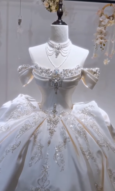 Off-the-shoulder Ball Gown White Wedding Dress Satin Beaded Bridal Dress Elegant Bridal Gown HZ1024