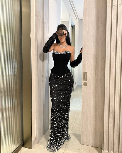 Luxurious Black Strapless Sleeveless Beads Prom Dress With Gloves