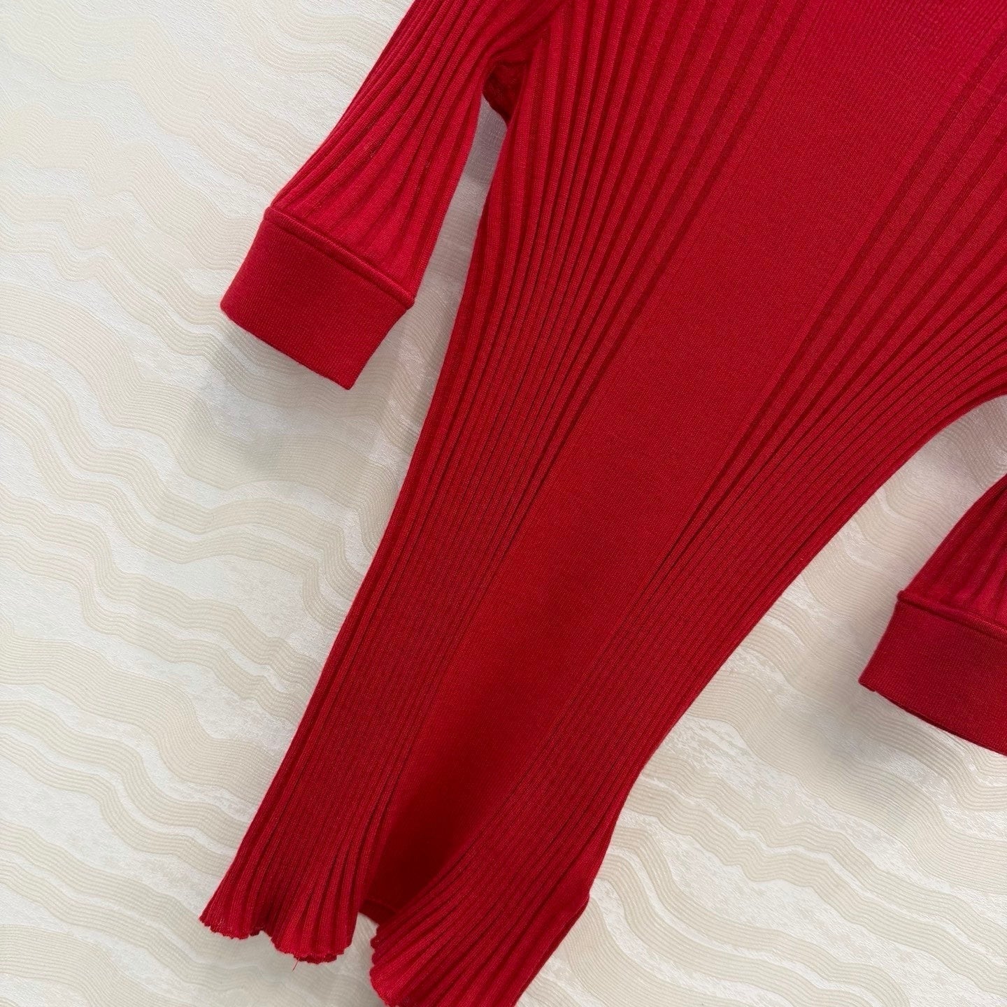 MIUMIU SHORT-SLEEVE SWEATER STYLE 837
