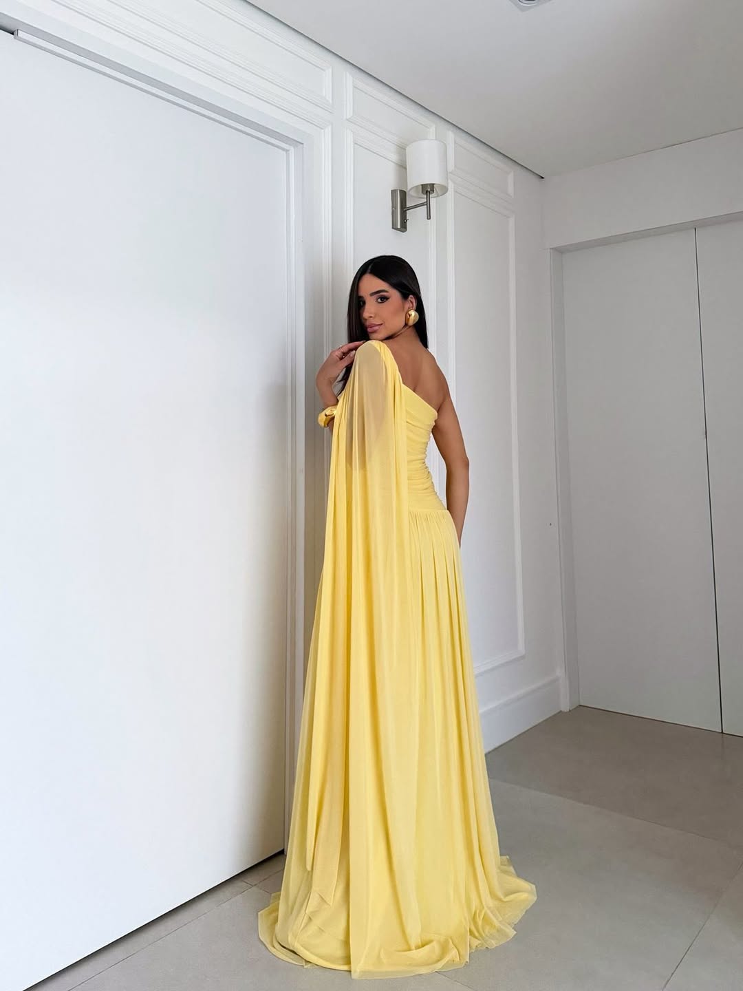 Stunning Yellow Sleeveless Tulle One-Shoulder Evening Dress