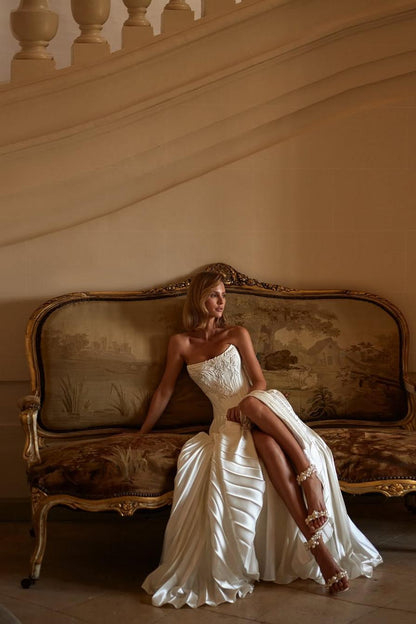 Exquisite White Satin Strapless Sleeveless Long Pleated Prom Dress with Applique